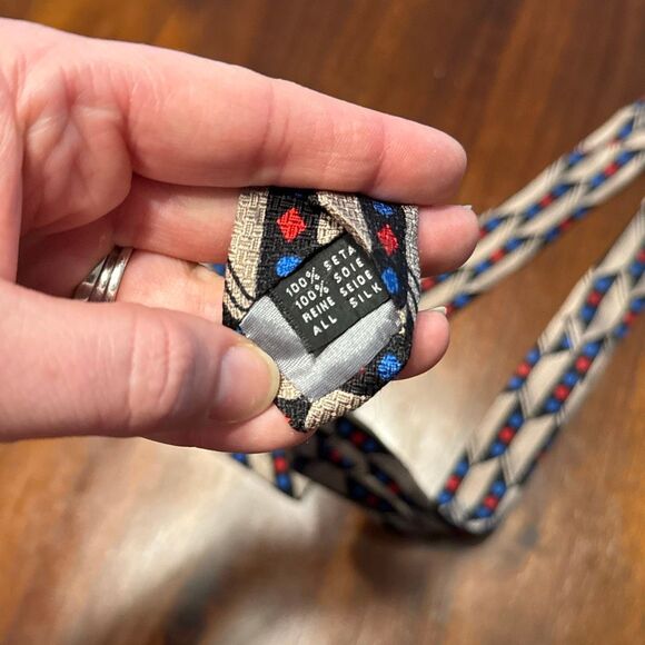 Vintage 1980s Cedrics 100% Silk Tie Tan Black Red Blue 3.75” x 58” - Picture 6 of 7